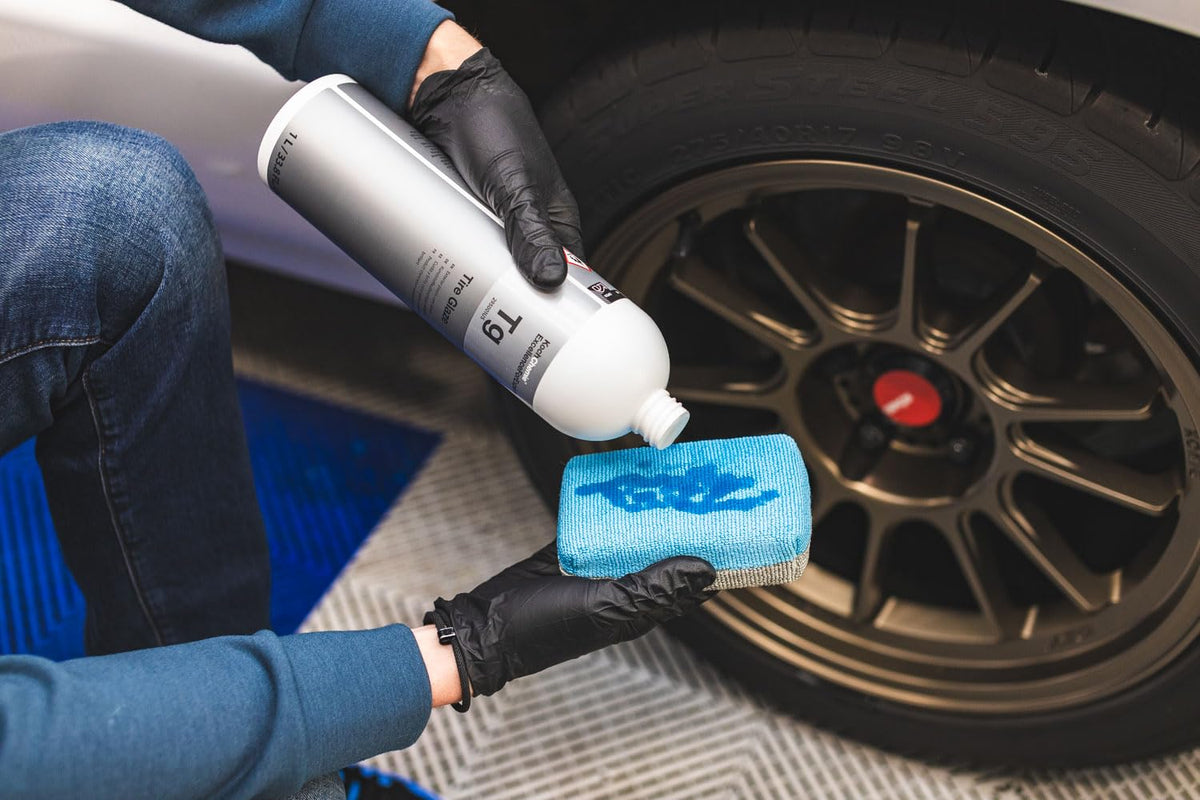 Applicator pad with KOCHCHEMIE glaze demonstrating precise, low-sling application