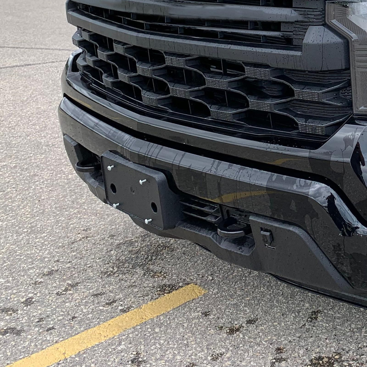 KYYET bracket with included mounting hardware displaying all parts supplied