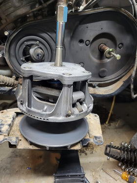 LAMBIS clutch puller close-up on bench, clear fitment and sturdy construction benefit