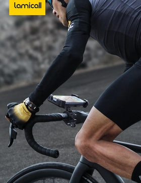 Lamicall lifestyle shot on commuter bike demonstrating hands-free navigation