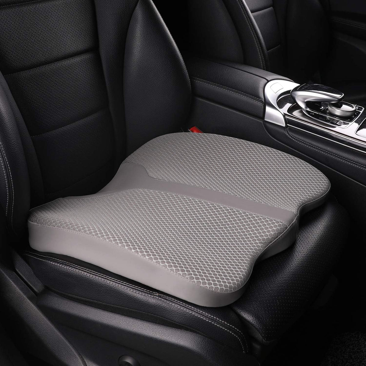 LARROUS front view of cushion showing ergonomic shape and immediate comfort