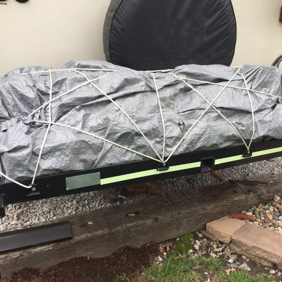 LE KAPMOZ anchor installed on pickup bed rail providing reliable tie-down point