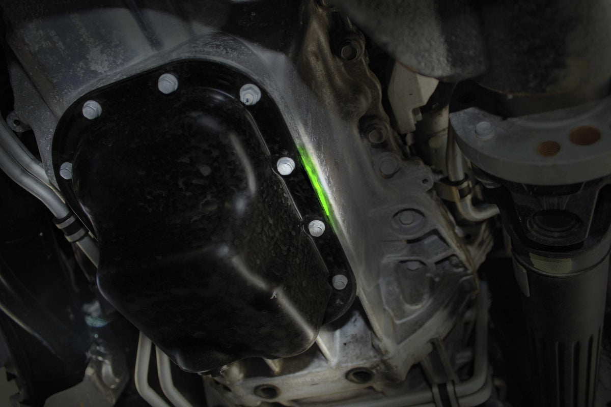 LEAKFINDER fluorescence under UV revealing leak location quickly