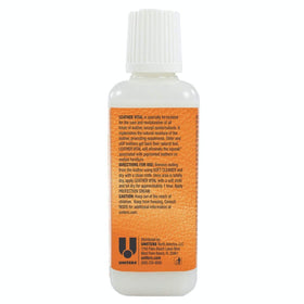 Leather Master pouring texture close-up illustrating easy absorption