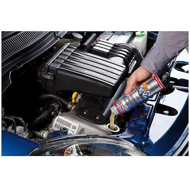 LIQUII MOLY close-up label detail highlighting additive use and compatibility benefits