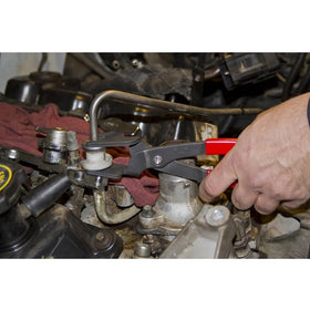 Lisle 37300 jaw close-up highlighting contact surfaces and adapter grip for safer release