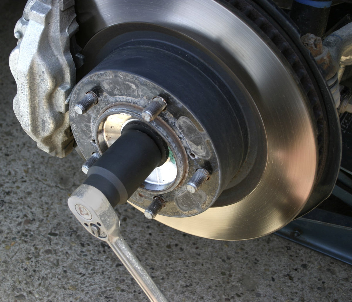 Lisle 39650 deep well close-up showing length for axle studs benefit