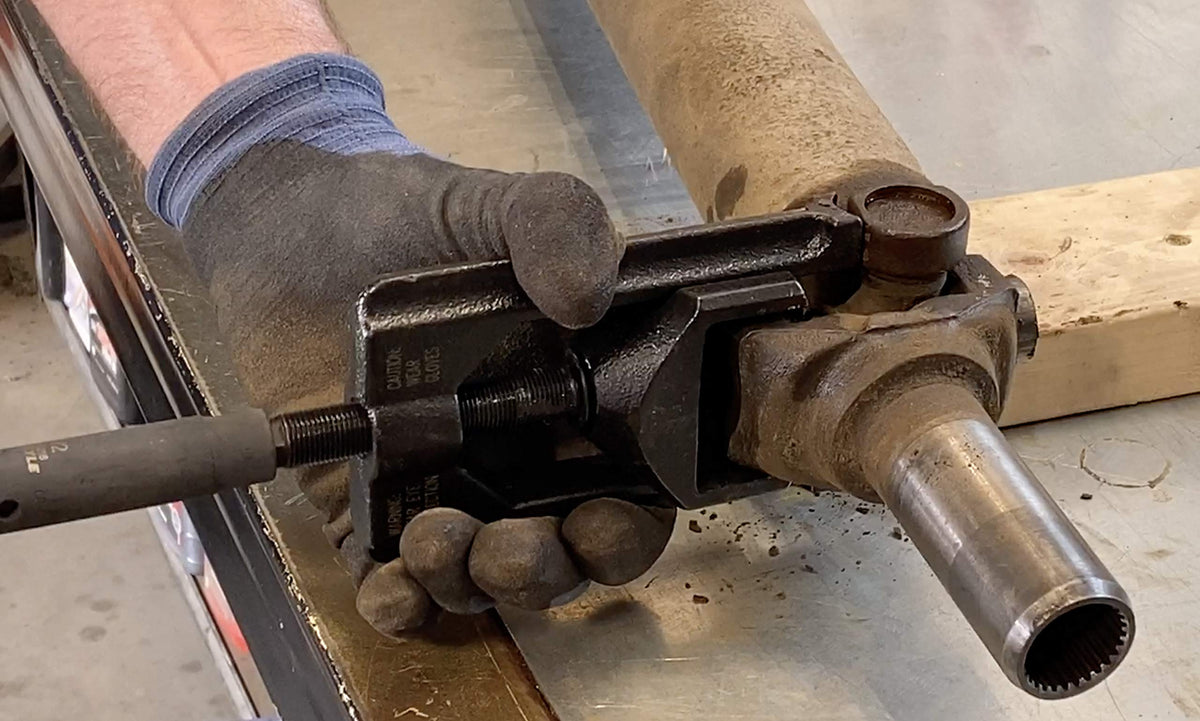 Lisle 42890 close-up of heat-treated threads and cast parts, ensures long-lasting durability