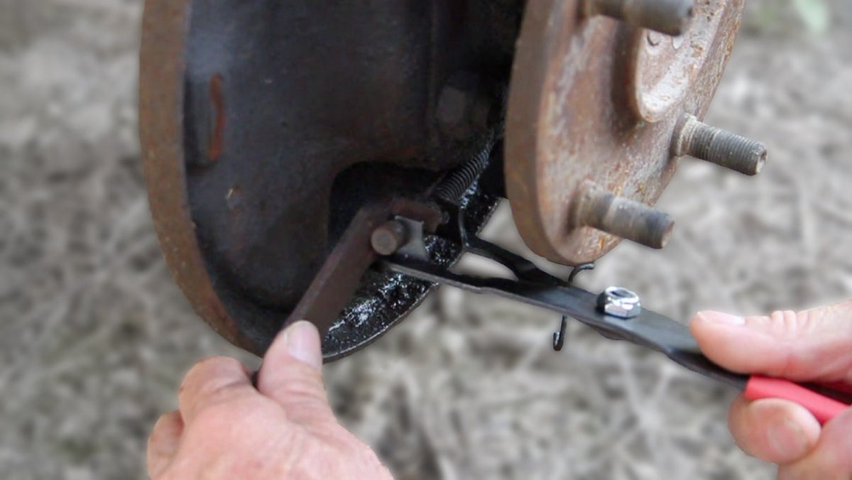 Lisle 44210 close-up of grip showing secure compression benefit
