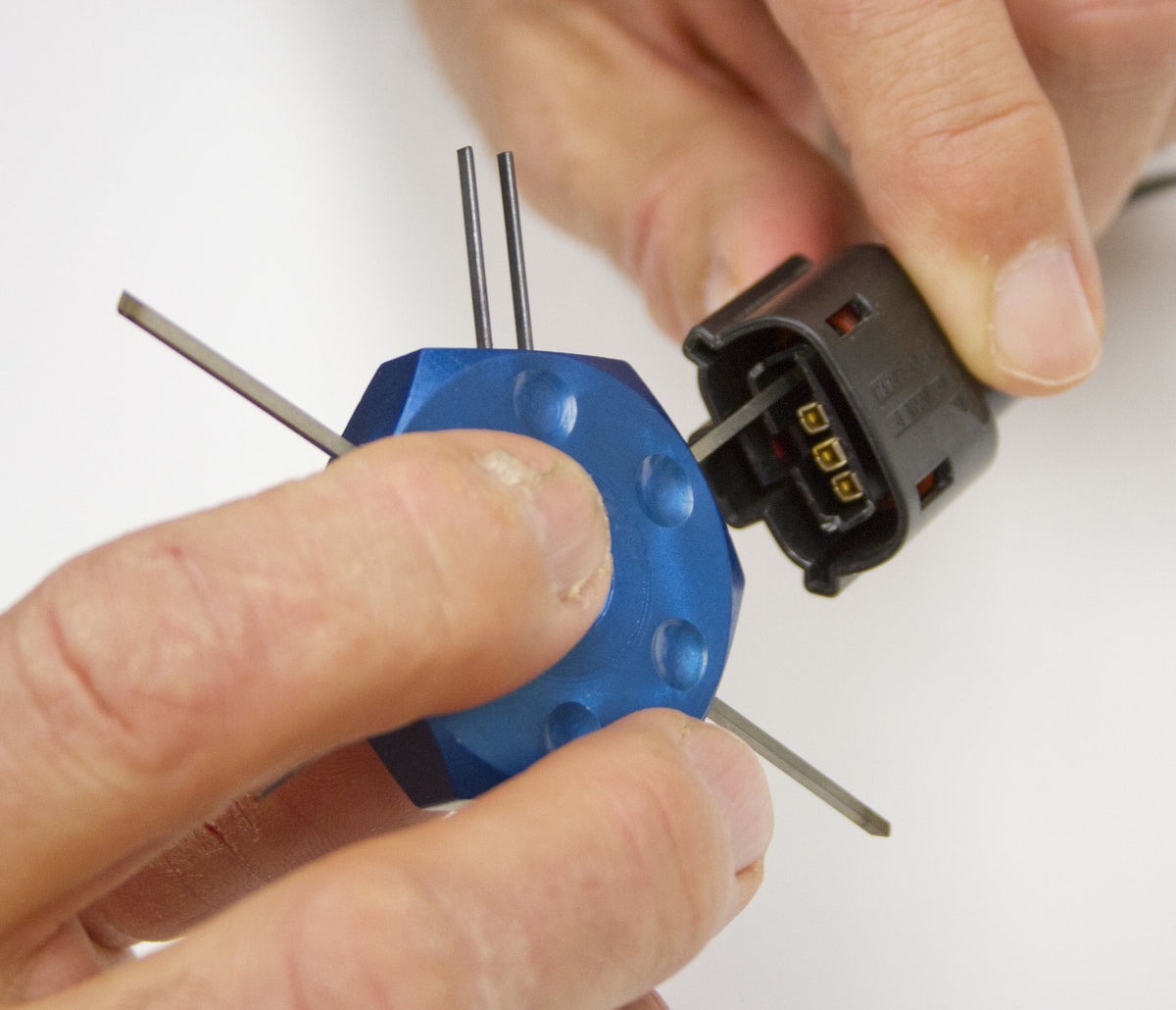 Lisle 57750 probe tip close-up showing precise ends and durability for safe terminal release