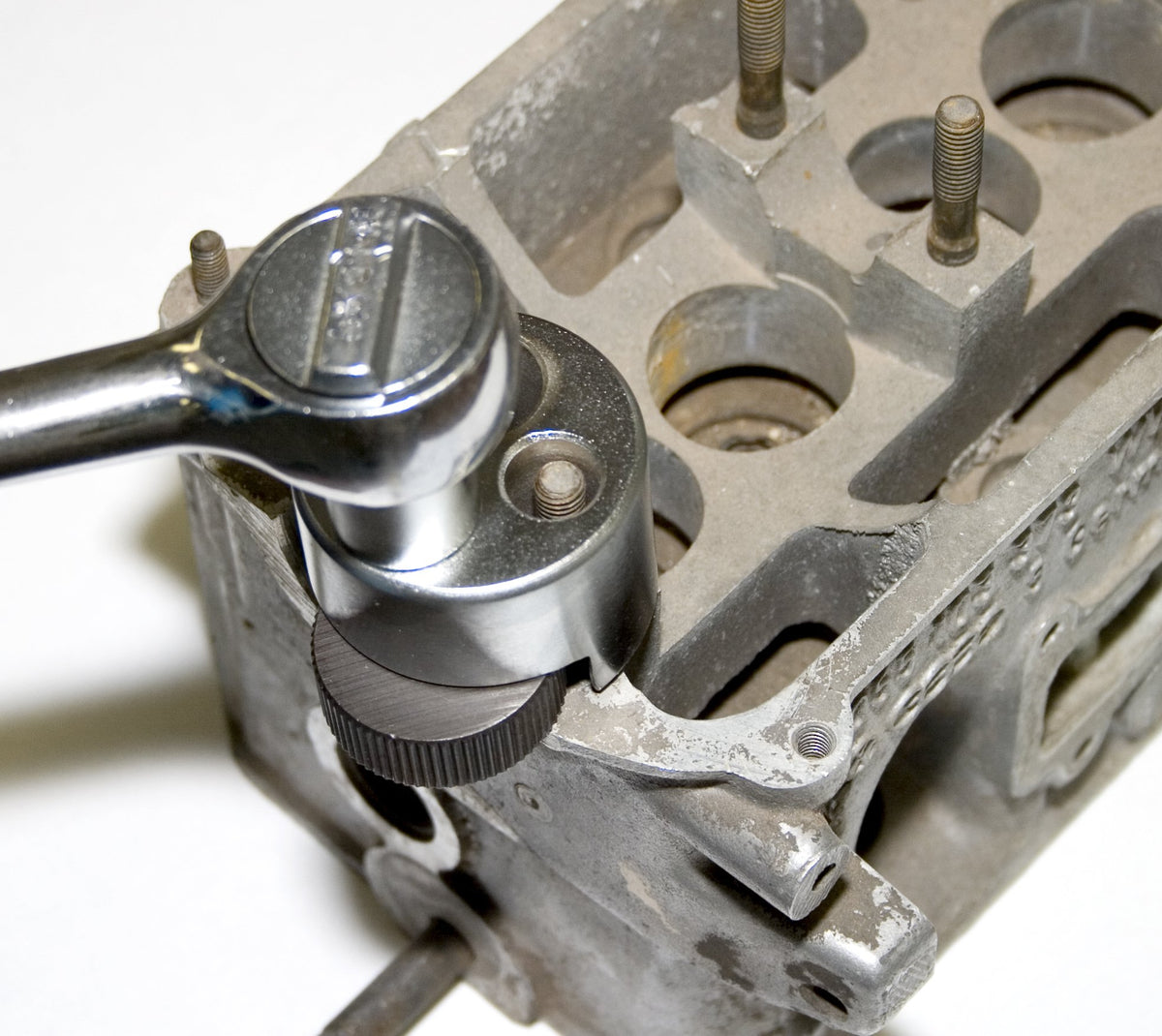 Lisle 71200 close-up of hole seating illustrating flush grip and thread protection