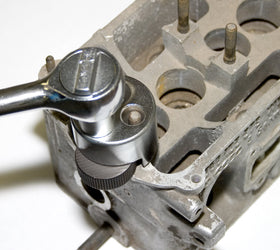 Lisle 71200 close-up of hole seating illustrating flush grip and thread protection