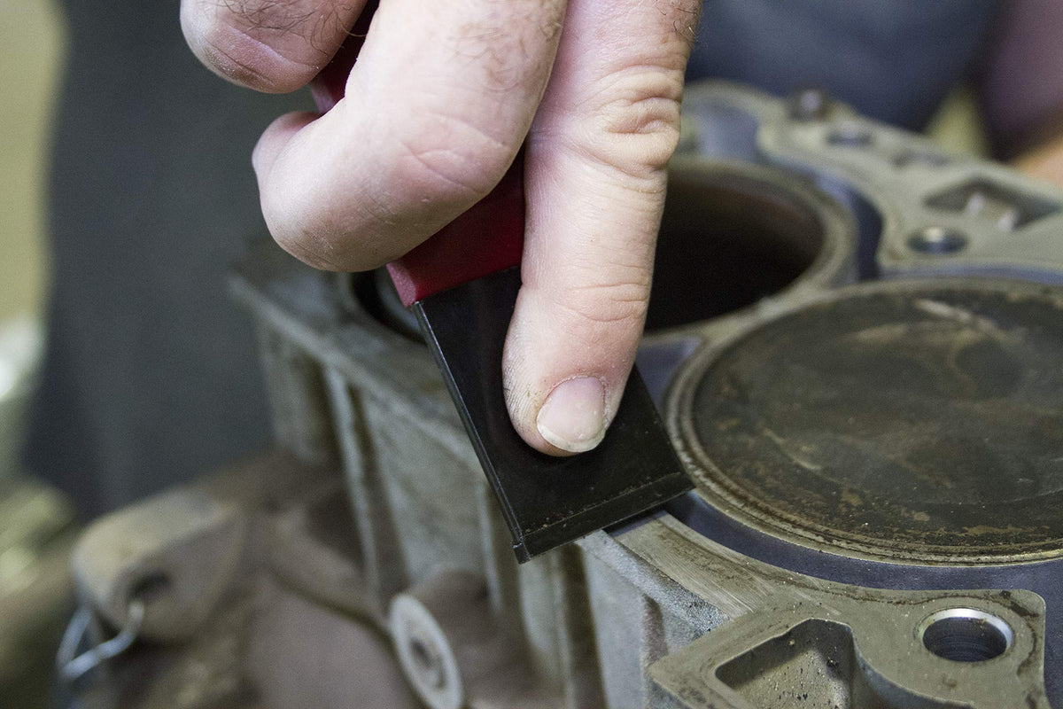 Lisle close-up of tungsten carbide tip highlighting sharpness and durable cutting edge