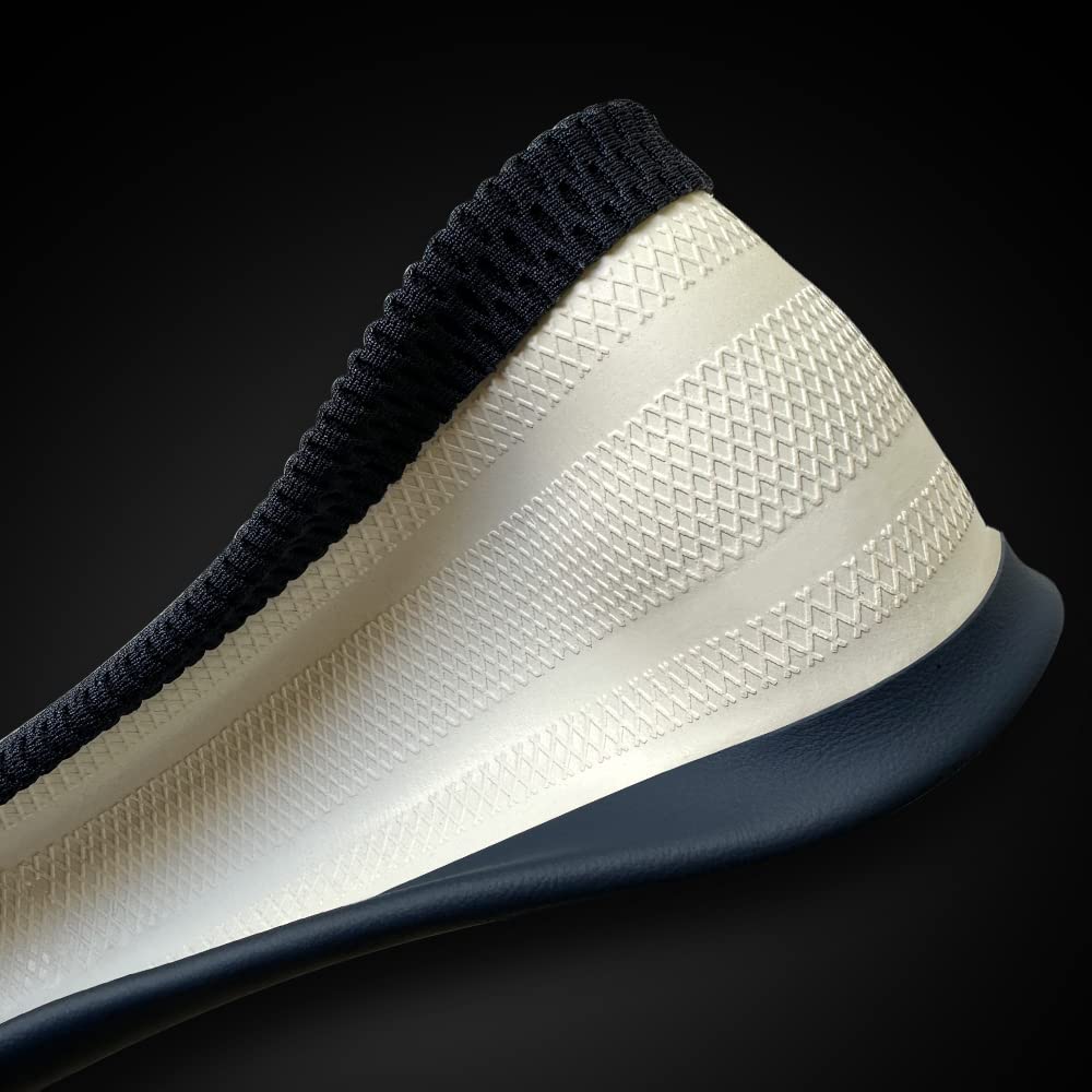 LKWLIKEI lifestyle driving scene showing comfortable, temperature-managed grip