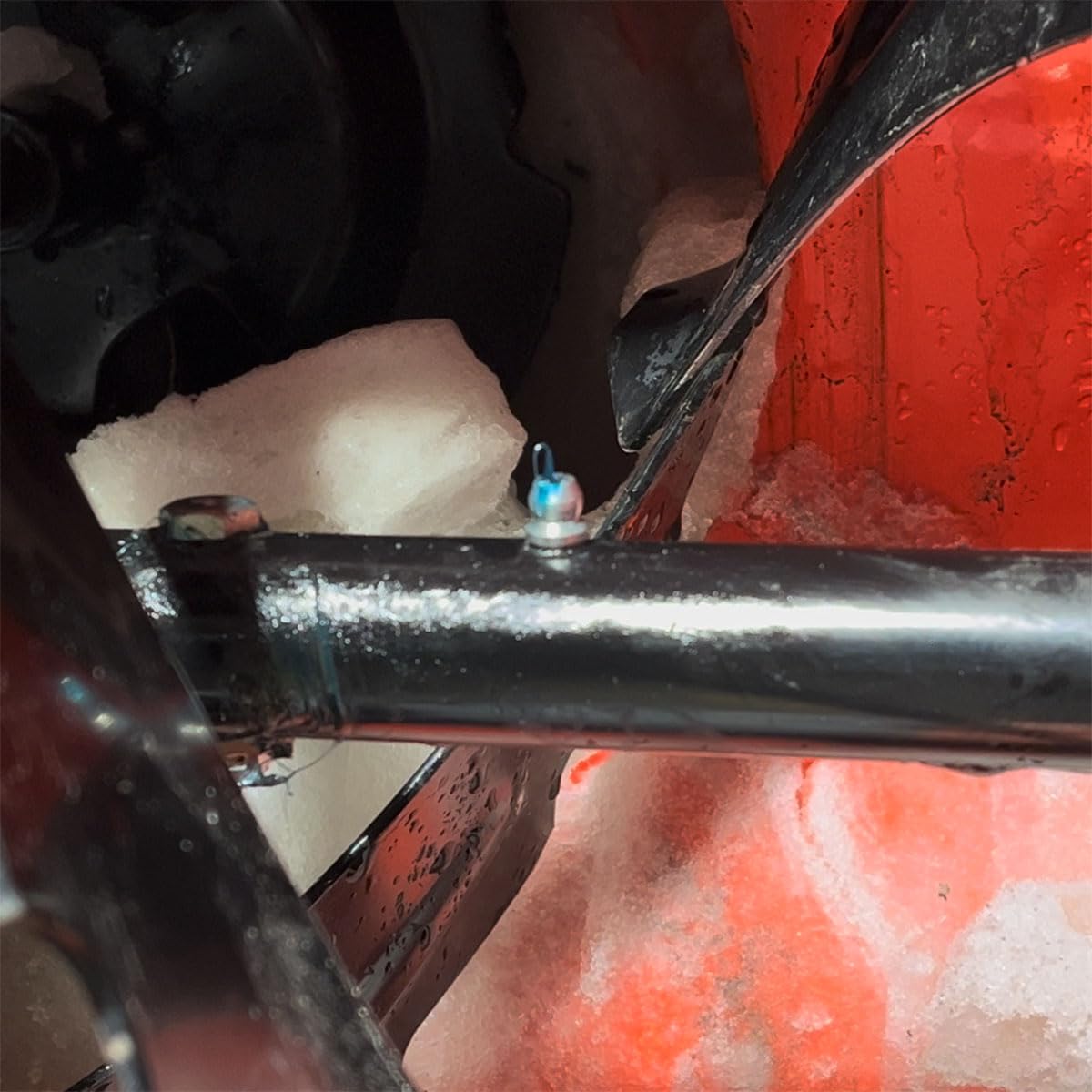 LockNLube close-up of straight fitting thread for reliable sealing