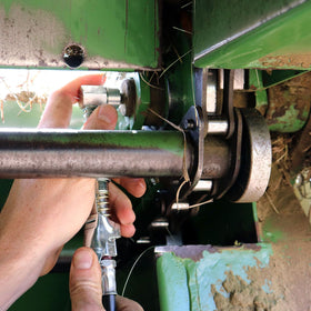 LockNLube image of rubber seal and check valve showing leak-resistant performance