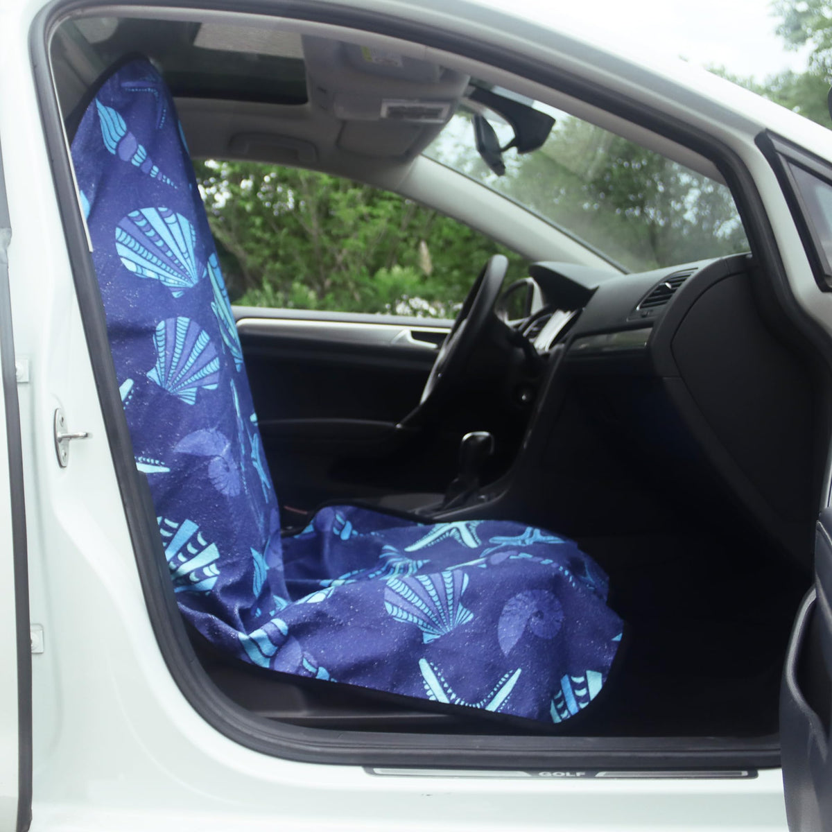 LoyaGour size and scale on seat showing full coverage fit