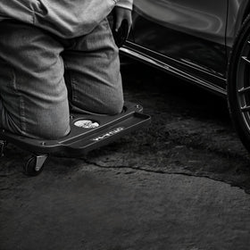 M-AUTO caster detail highlighting 360-degree swivel for precise movement benefit