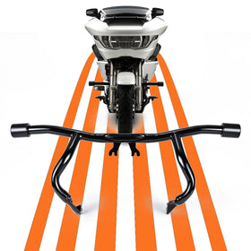 M Maintenanse Flat-Out Bar mounted on Street Glide showing cosmetic protection benefit