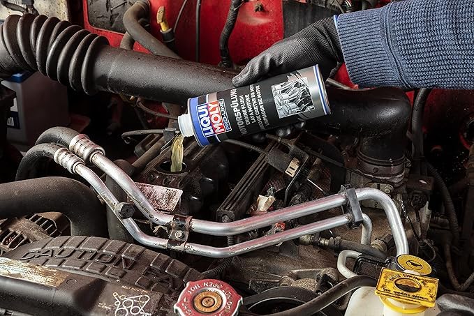 MAATSEN Liquii Moly label close-up highlighting usage and compatibility benefits