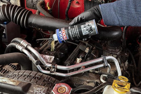 MAATSEN Liquii Moly label close-up highlighting usage and compatibility benefits