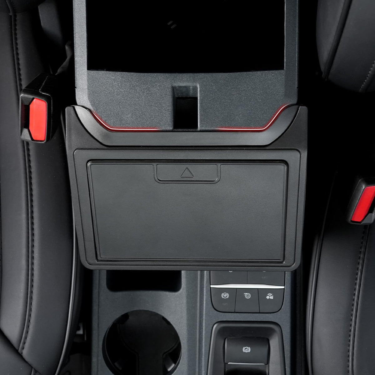 Mabett lifestyle shot in driving scene emphasizing tidy, organized interior