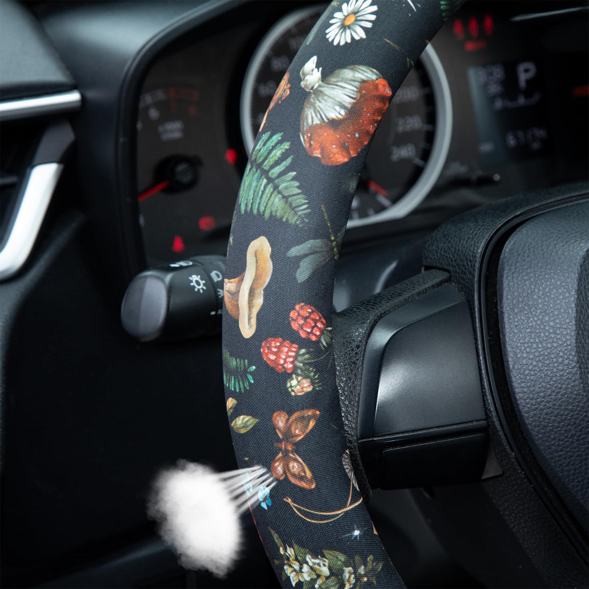 MAKLUVL beside ruler demonstrating 14.5–15 inch fit benefit