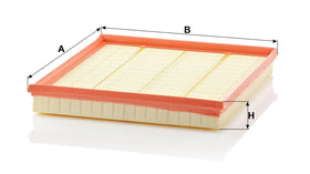 Mann Filter C 28 125 pleated media close-up highlighting stable pleats and filtration
