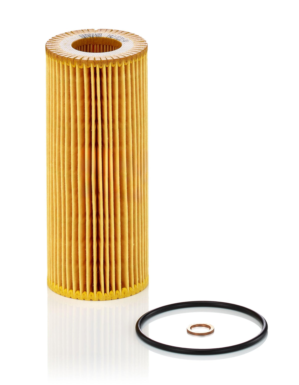 MANN-FILTER close-up of filter media pleats highlighting high dirt-holding capacity