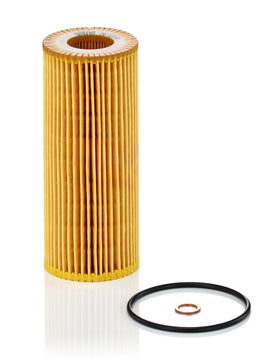 MANN-FILTER close-up of filter media pleats highlighting high dirt-holding capacity