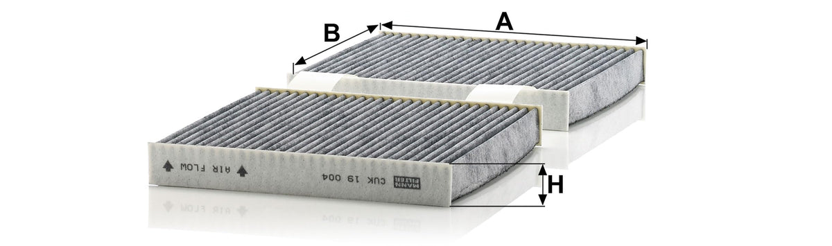 MANN-FILTER activated carbon layer close-up illustrating odor and gas adsorption