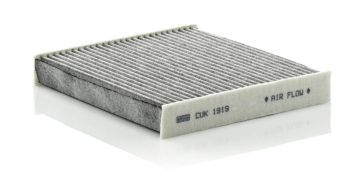 MANN-FILTER CUK 1919 media close-up illustrating fine particle capture benefit