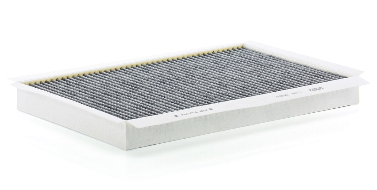 Mann Filter pleated media close-up highlighting fine particle capture