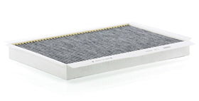 Mann Filter pleated media close-up highlighting fine particle capture