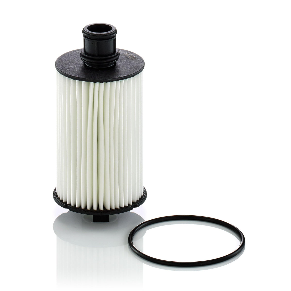 MANN-FILTER close-up of filter media highlighting high dirt-holding capacity