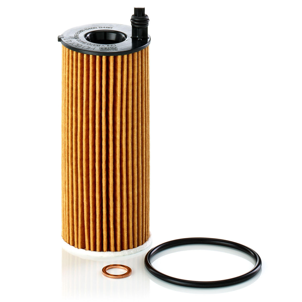 Close-up of MANN-FILTER filter media edge showing fine fiber structure and improved trapping
