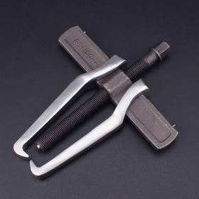 MANNIFEN front view of 6-inch 2-jaw gear puller showing compact design and durable finish