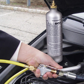 Mastercool 91046-A close-up of flush gun and hose connection demonstrating secure fit and durable construction