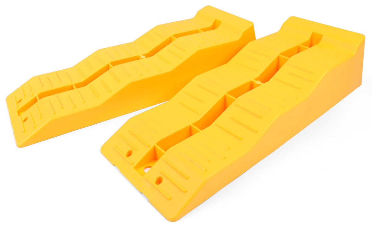 MaxxHaul front view showing both yellow ramps and stable support