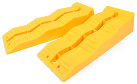 MaxxHaul front view showing both yellow ramps and stable support
