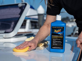 Meguiar's M9132 cream texture close-up demonstrating cut with smooth application