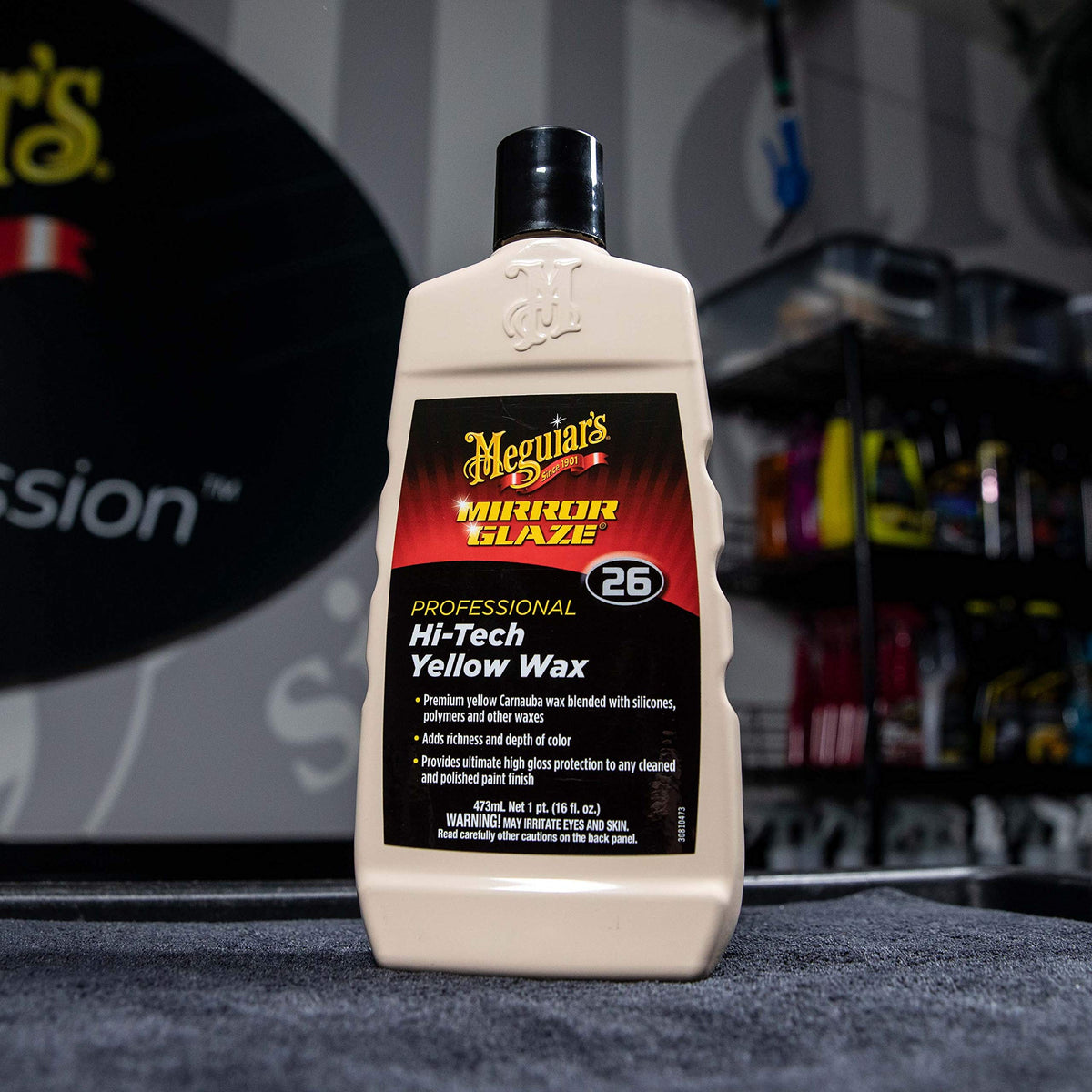 Meguiar's closeup texture of liquid wax demonstrating smooth spreadability benefit