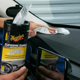 Meguiar's close-up of wipe texture for even coverage and non-linting benefit