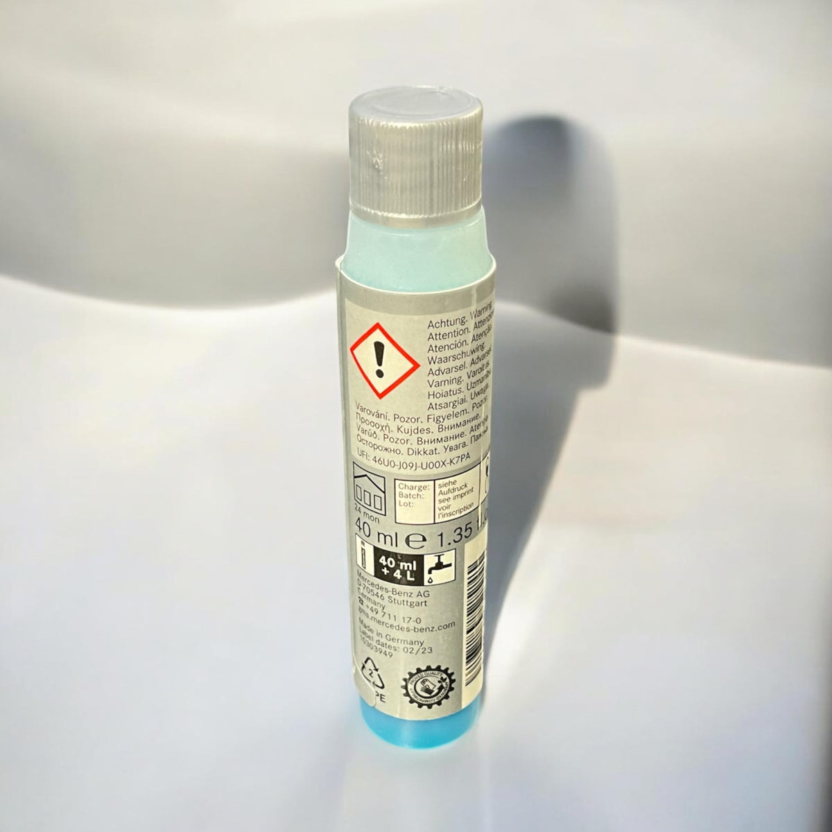 Mercedes‑Benz Summerfit bottle next to a hand showing compact 40 ml size benefit for storage and travel