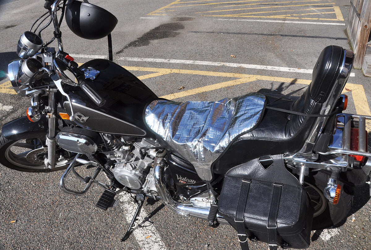 Metier Life cover mounted on sportbike demonstrating secure fit and cooler seat