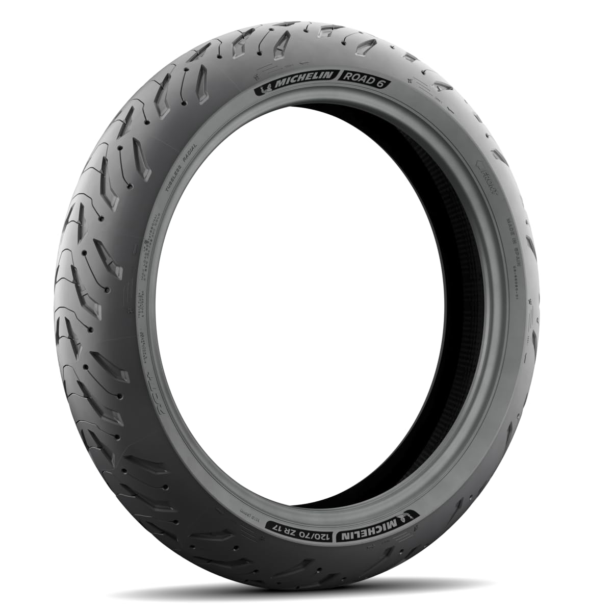 MICHELIN Road 6 close-up of tread pattern highlighting improved wet grip benefit