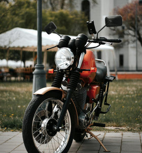 Miijzorr installed on street bike demonstrating improved rear sightlines and style