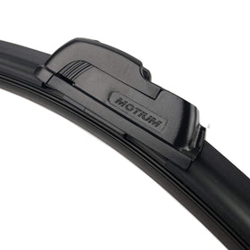 MOTIUM blades installed on windshield improving visibility in wet conditions