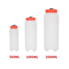 MOTO4U tank next to a hand showing compact 1L capacity for easy transport