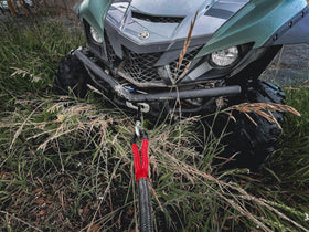 MotoAlliance Viper Midnight installation hardware laid out showing included mounting convenience